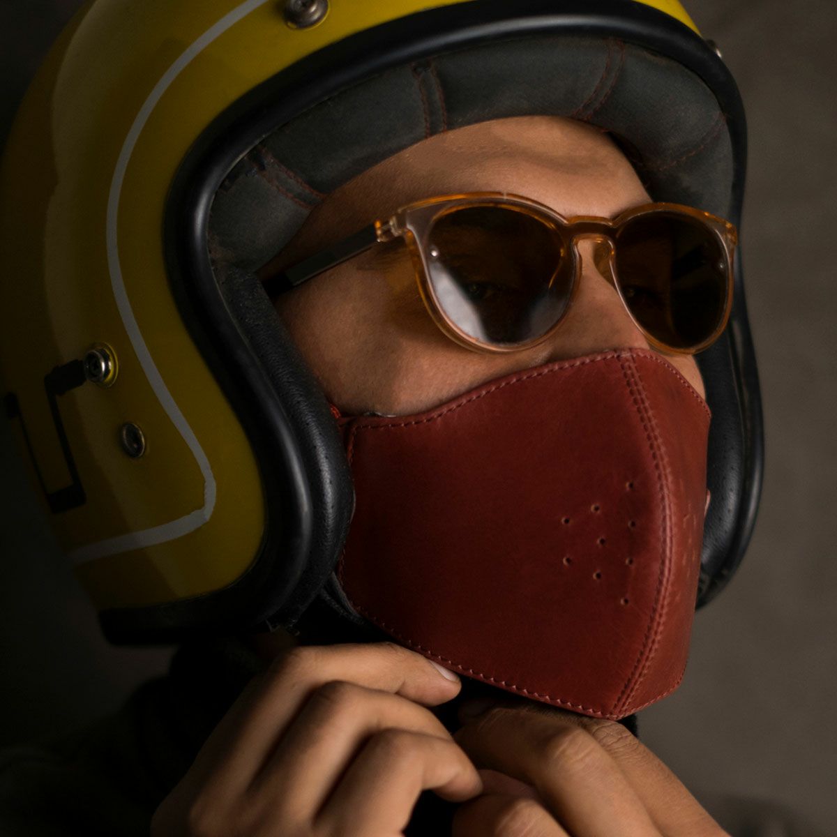 Trip Machine｜フェイス マスク｜チェリーレッド｜モデル着用