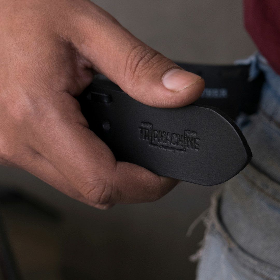 Trip Machine｜ブロンコ ベルト｜クラシックブラック｜モデル着用