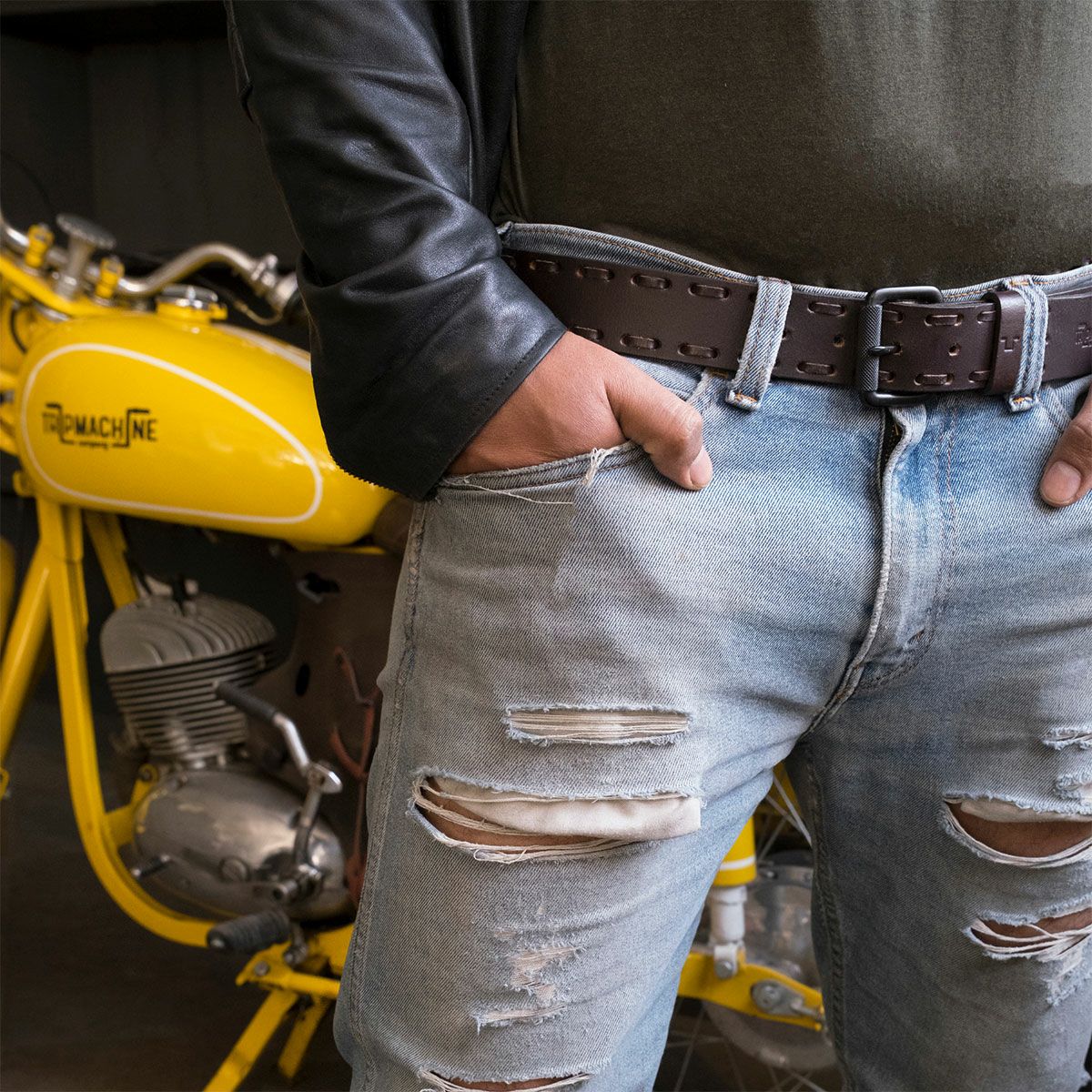 Trip Machine｜ブロンコ ベルト｜タバコブラウン｜モデル着用