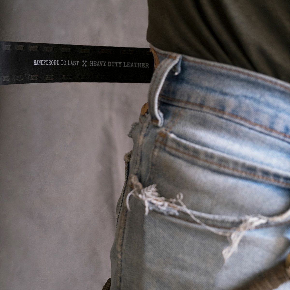 Trip Machine｜ブロンコ ベルト｜タバコブラウン｜モデル着用