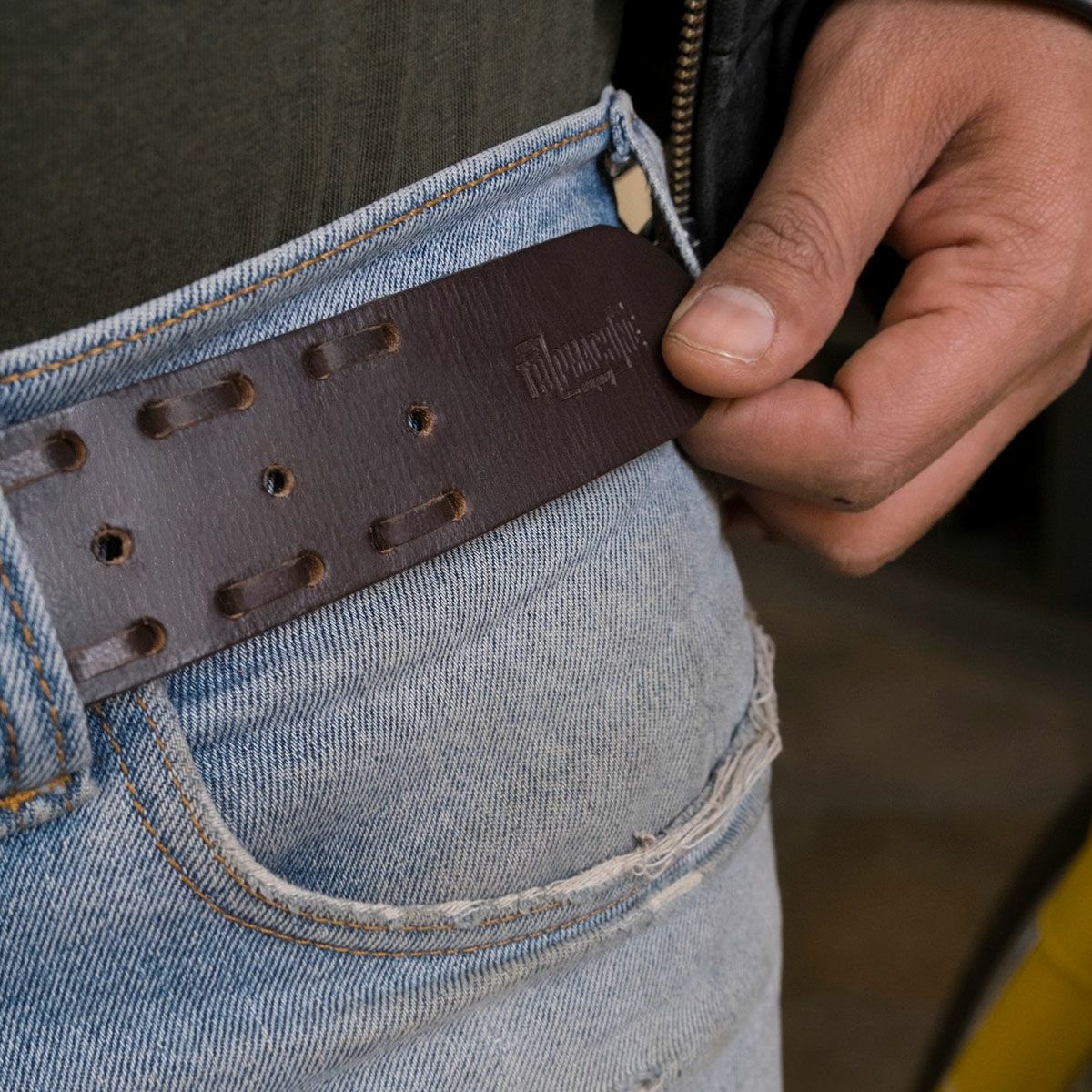 Trip Machine｜ブロンコ ベルト｜タバコブラウン｜モデル着用