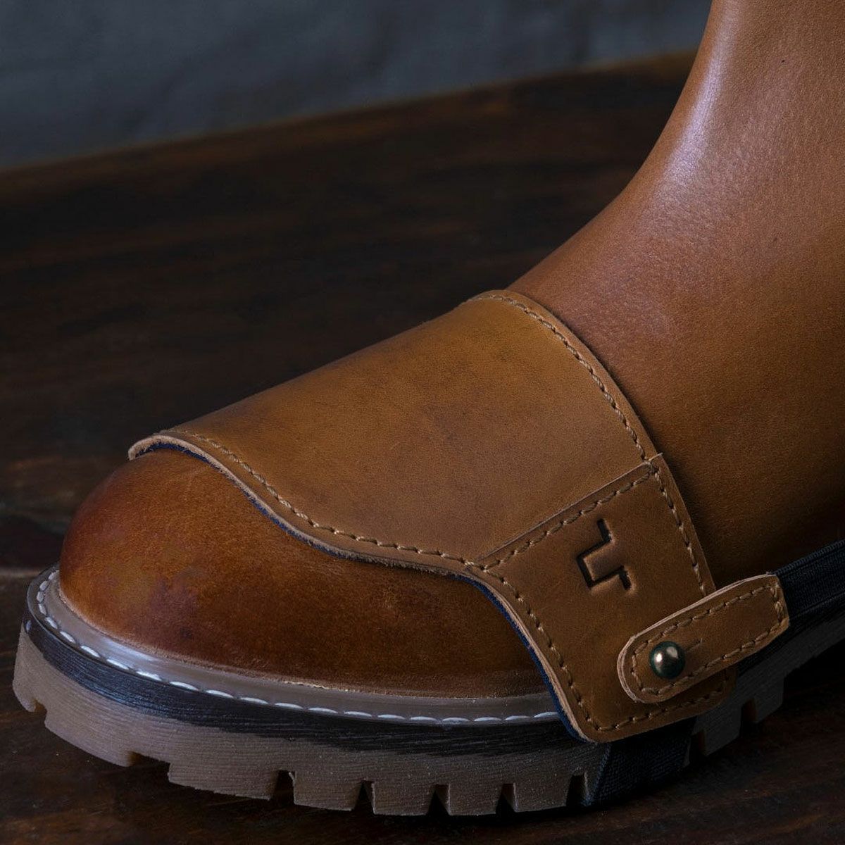 Trip Machine｜シュー プロテクター スリッポン｜シュープロテクター｜ヴィンテージタン❘着用イメージ