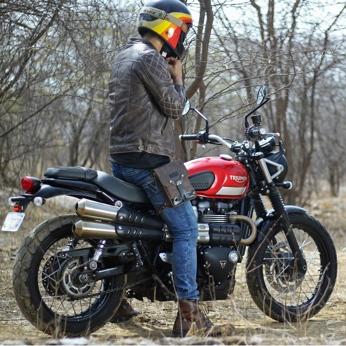 Trip Machine｜サイ バッグ｜レッグバッグ｜タバコブラウン｜モデル着用