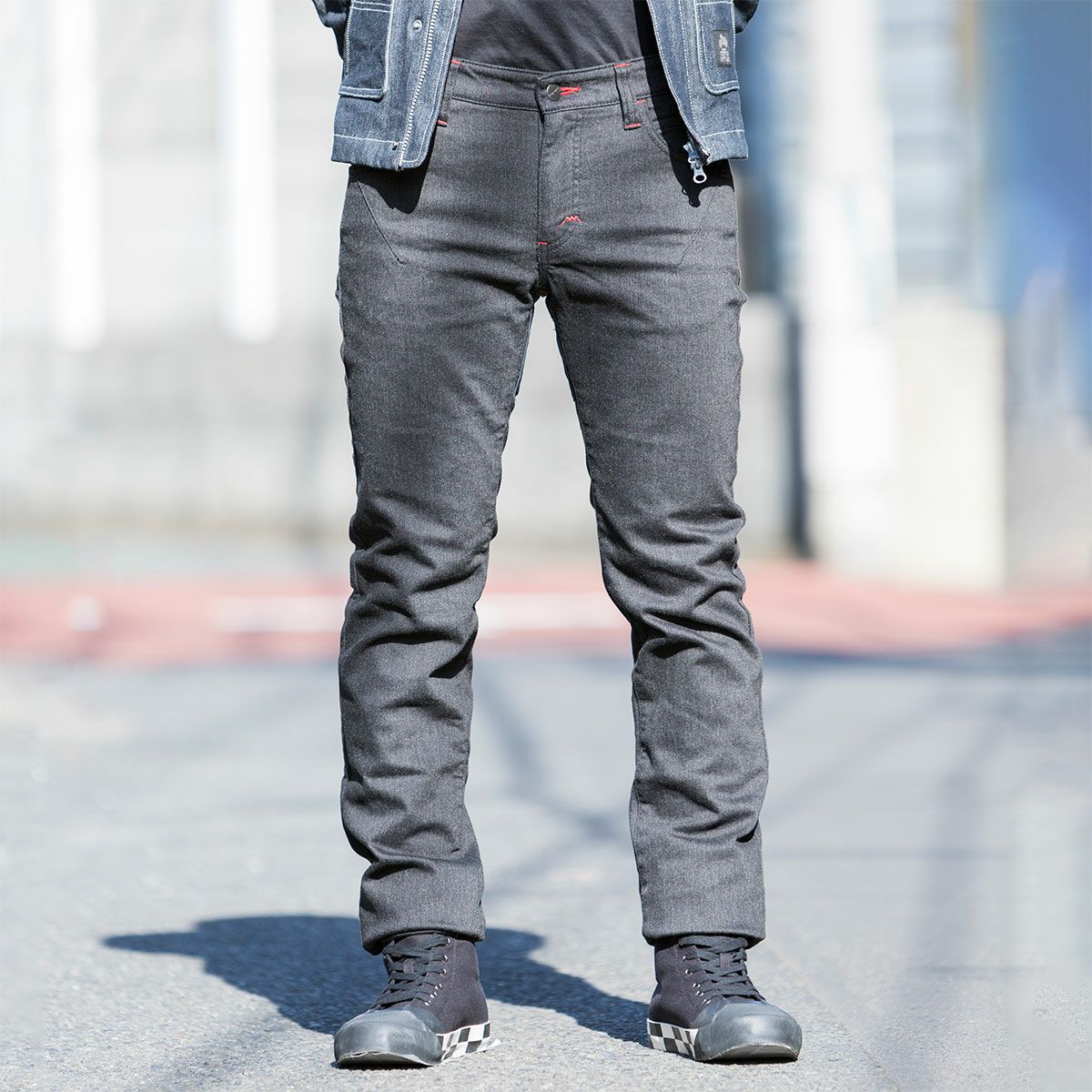 56design｜ストレッチ スリム コーデュラ デニム｜ブラック｜モデル着用