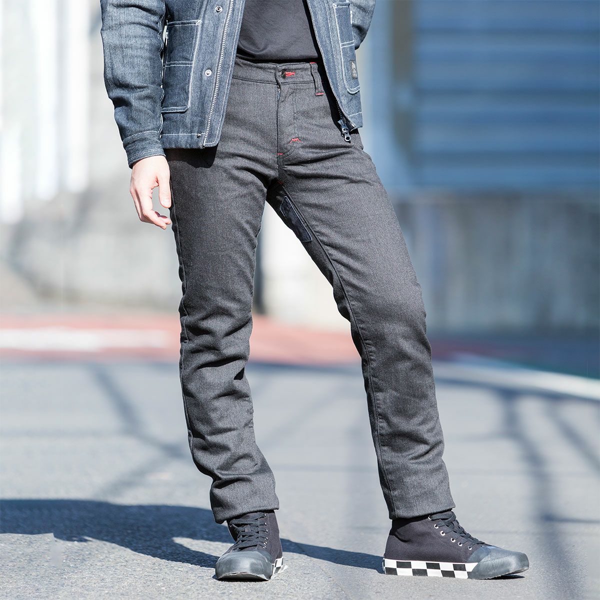 56design｜ストレッチ スリム コーデュラ デニム｜ブラック｜モデル着用