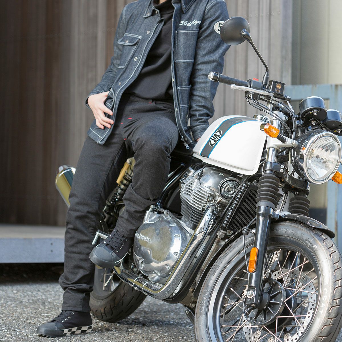 56design｜ストレッチ スリム コーデュラ デニム｜ブラック｜モデル着用