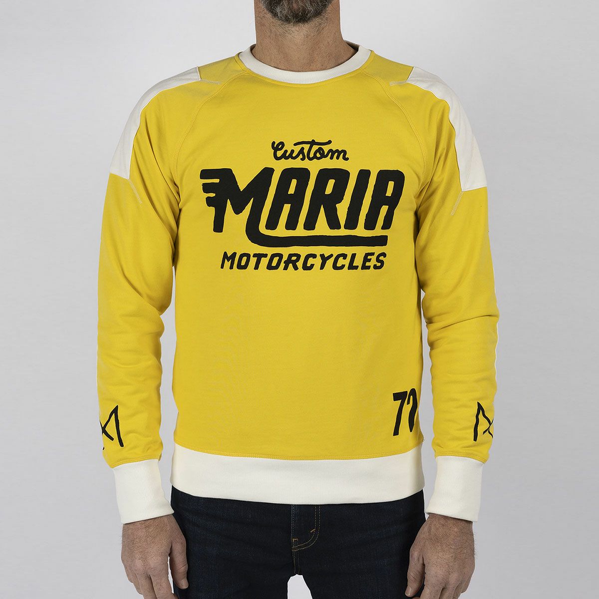 Maria Riding Company｜リージョン スウェットシャツ｜イエロー｜モデル着用