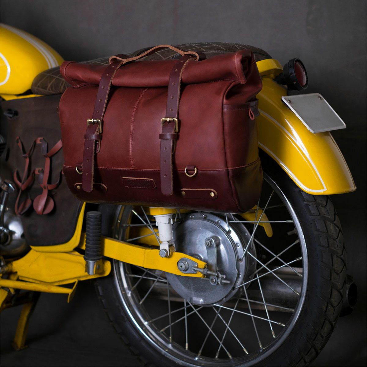 Trip Machine｜アウトロー サドルバッグ｜サイドバッグ｜チェリーレッド｜使用イメージ