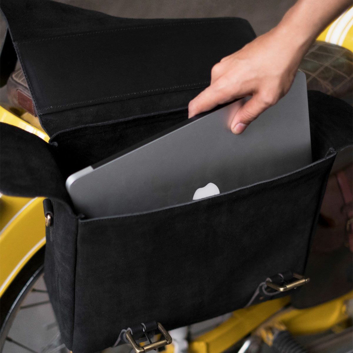 Trip Machine｜ウォーリアー サドルバッグ 2.0｜サイドバッグ｜クラシックブラック｜使用イメージ