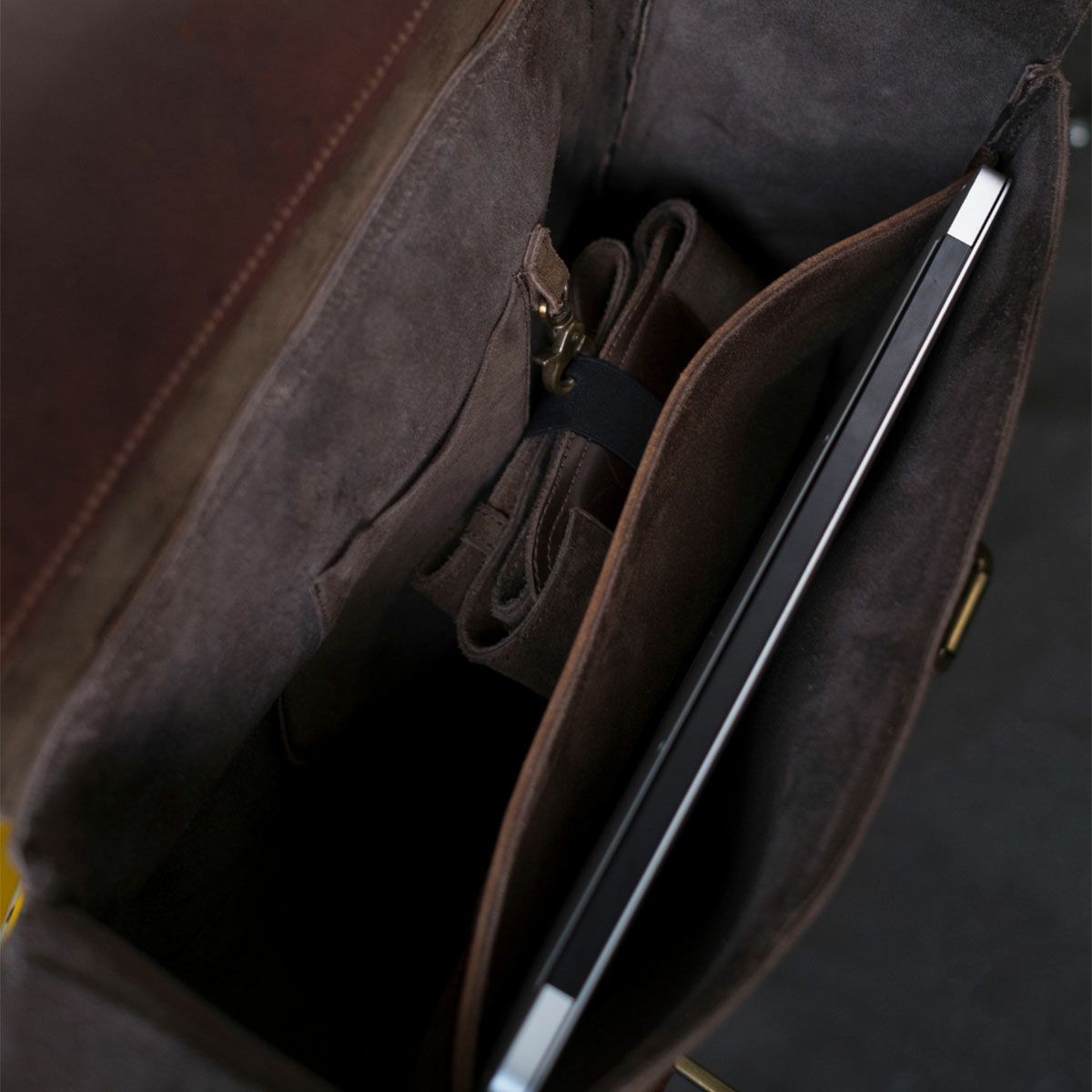 Trip Machine｜ウォーリアー サドルバッグ 2.0｜サイドバッグ｜タバコブラウン｜使用イメージ