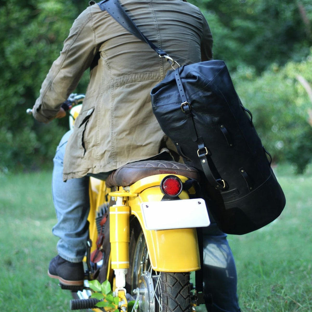 Trip Machine｜レザー ミリタリー ダッフル｜ショルダー｜クラシックブラック｜使用イメージ