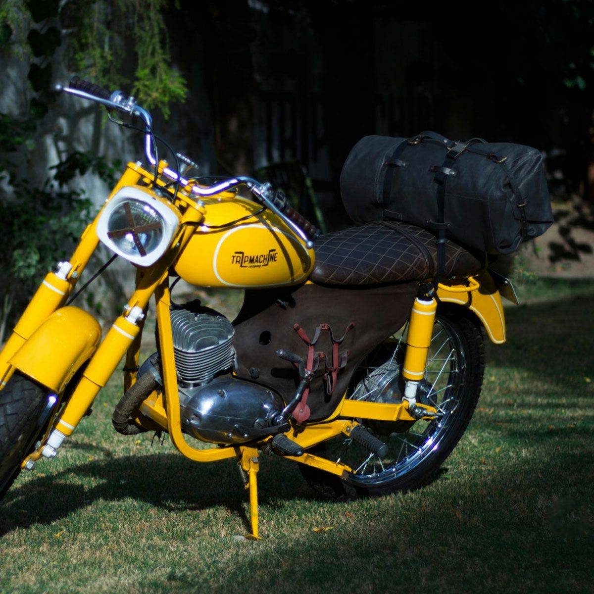 Trip Machine｜レザー ミリタリー ダッフル｜ショルダー｜クラシックブラック｜使用イメージ