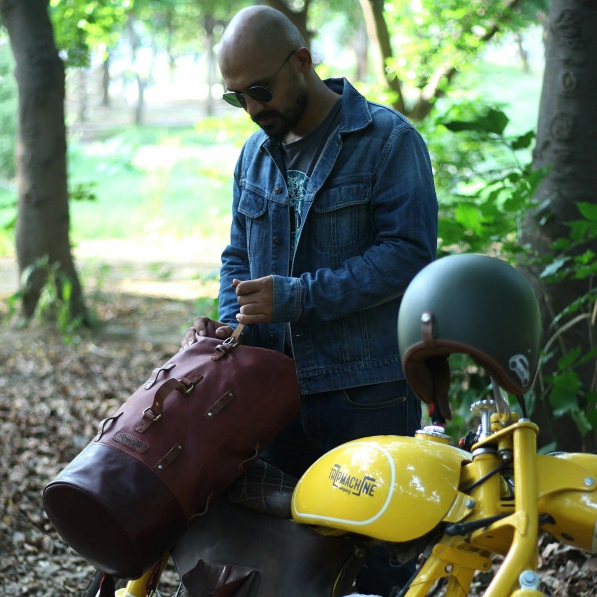 Trip Machine｜レザー ミリタリー ダッフル｜ショルダー｜チェリーレッド｜使用イメージ