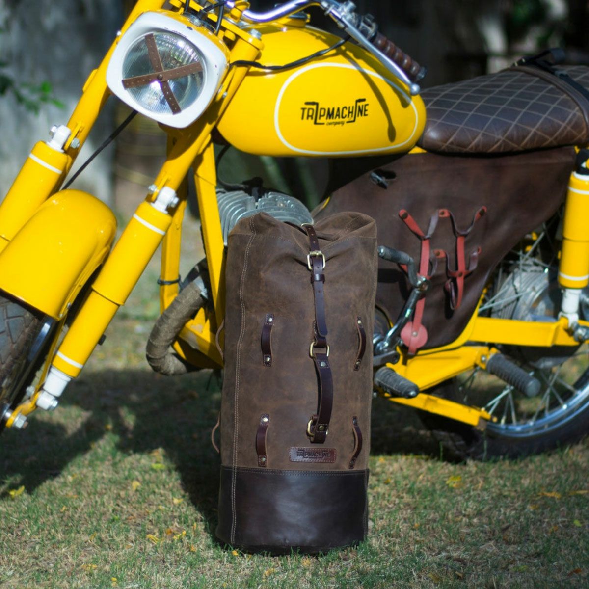 Trip Machine｜レザー ミリタリー ダッフル｜ショルダー｜タバコブラウン｜使用イメージ