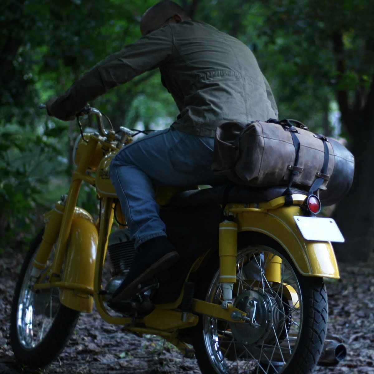 Trip Machine｜レザー ミリタリー ダッフル｜ショルダー｜タバコブラウン｜使用イメージ