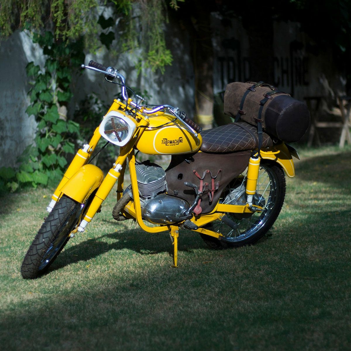 Trip Machine｜レザー ミリタリー ダッフル｜ショルダー｜タバコブラウン｜使用イメージ