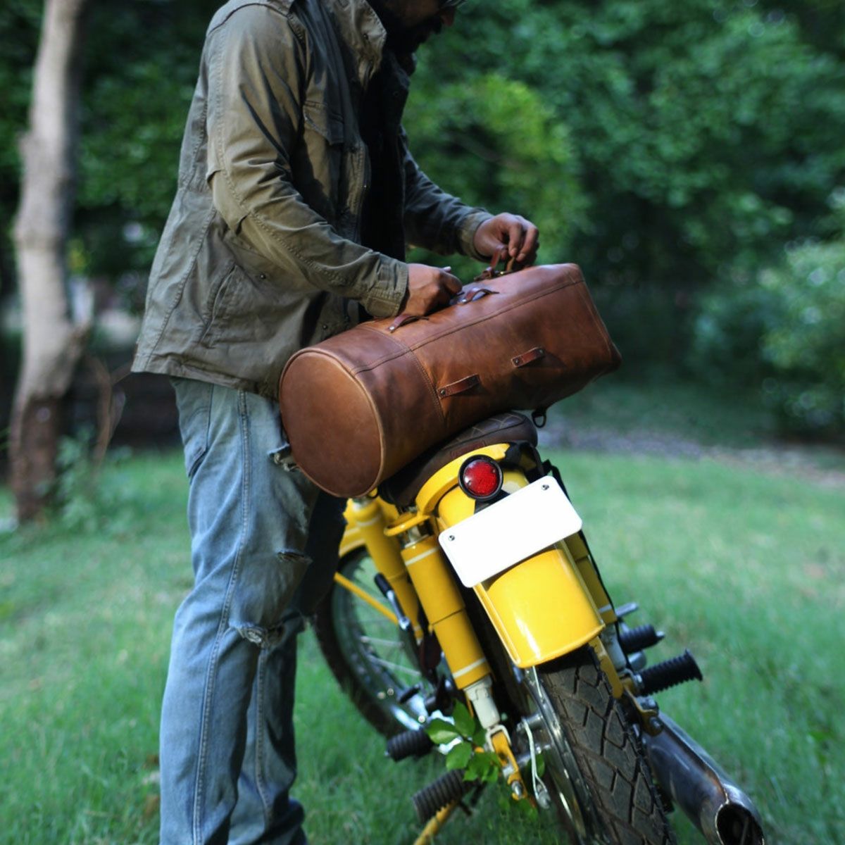 Trip Machine｜レザー ミリタリー ダッフル｜ショルダー｜ヴィンテージタン｜使用イメージ