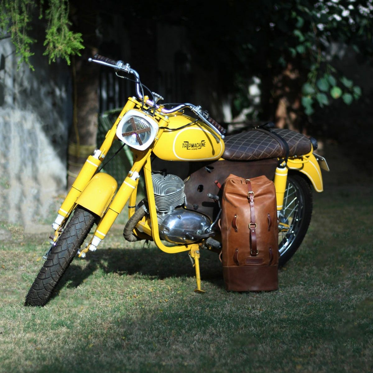 Trip Machine｜レザー ミリタリー ダッフル｜ショルダー｜ヴィンテージタン｜使用イメージ