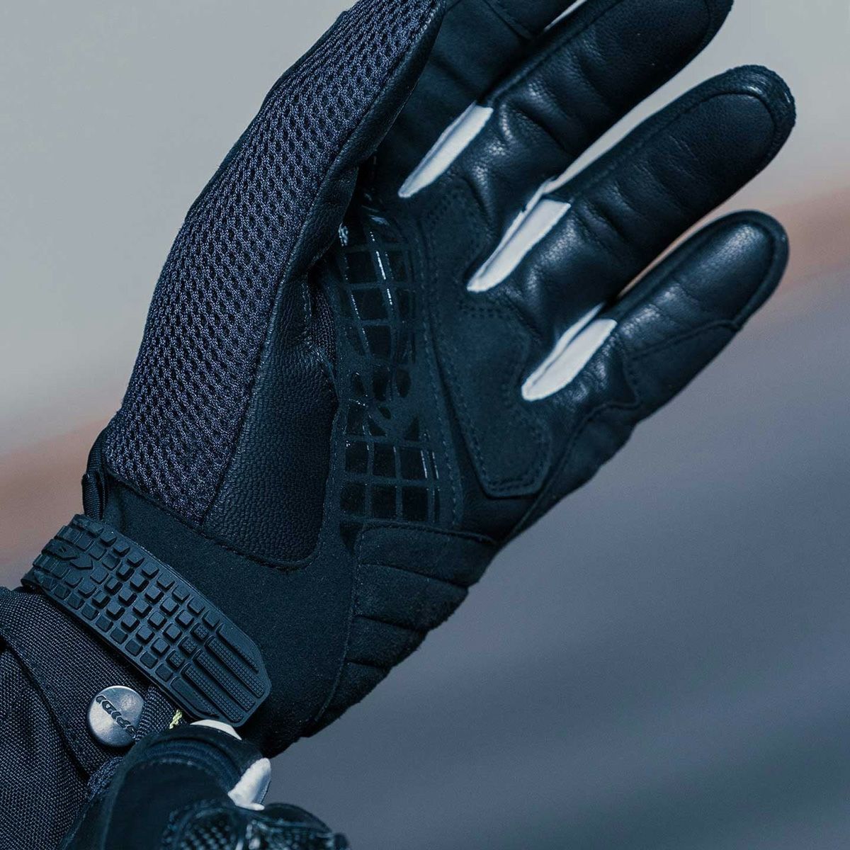 SPIDI｜G カーボン｜3シーズン｜ブラック×ホワイト｜モデル着用