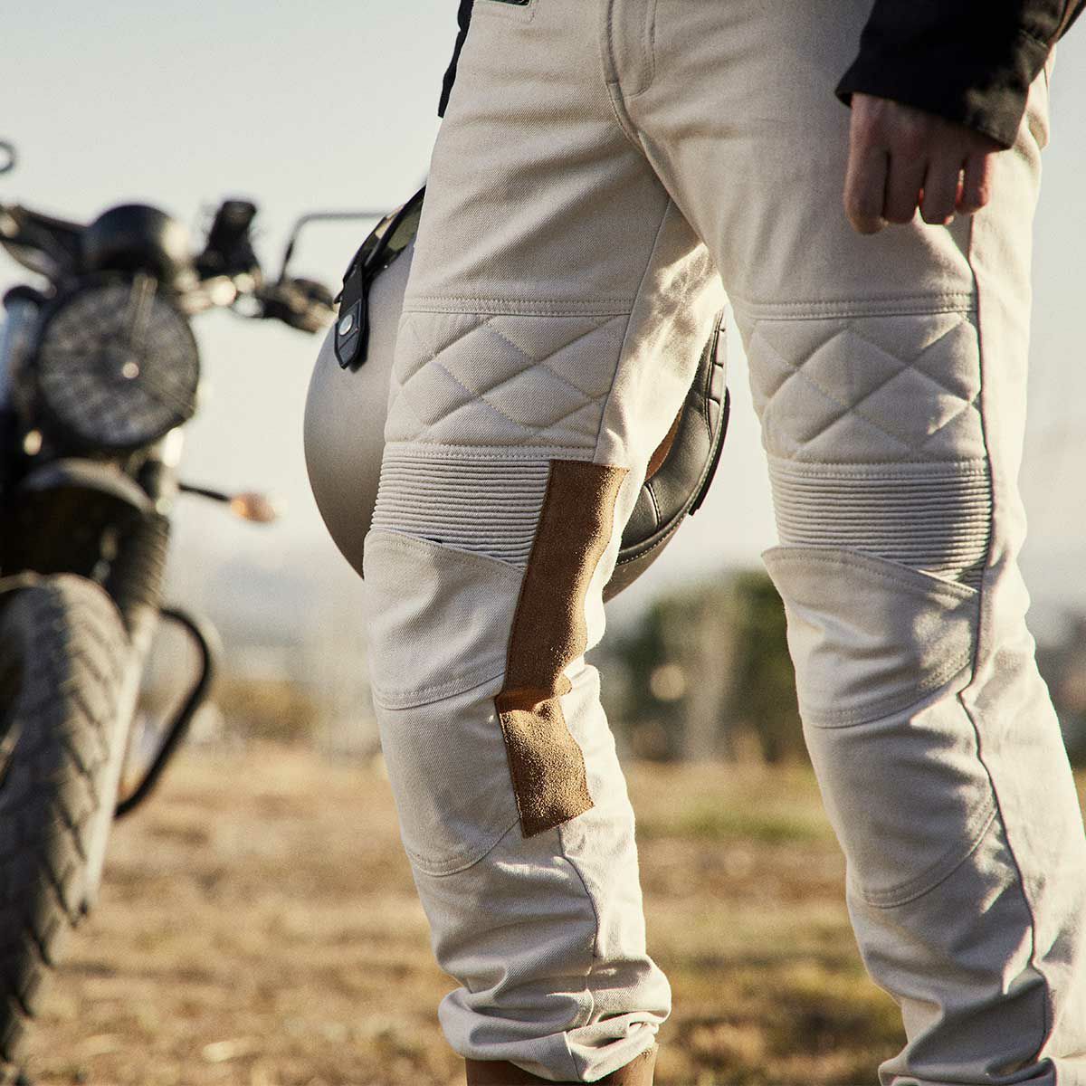 Fuel Motorcycles｜サージェント 2 コロニアル パンツ｜その他パンツ｜ホワイト｜モデル着用