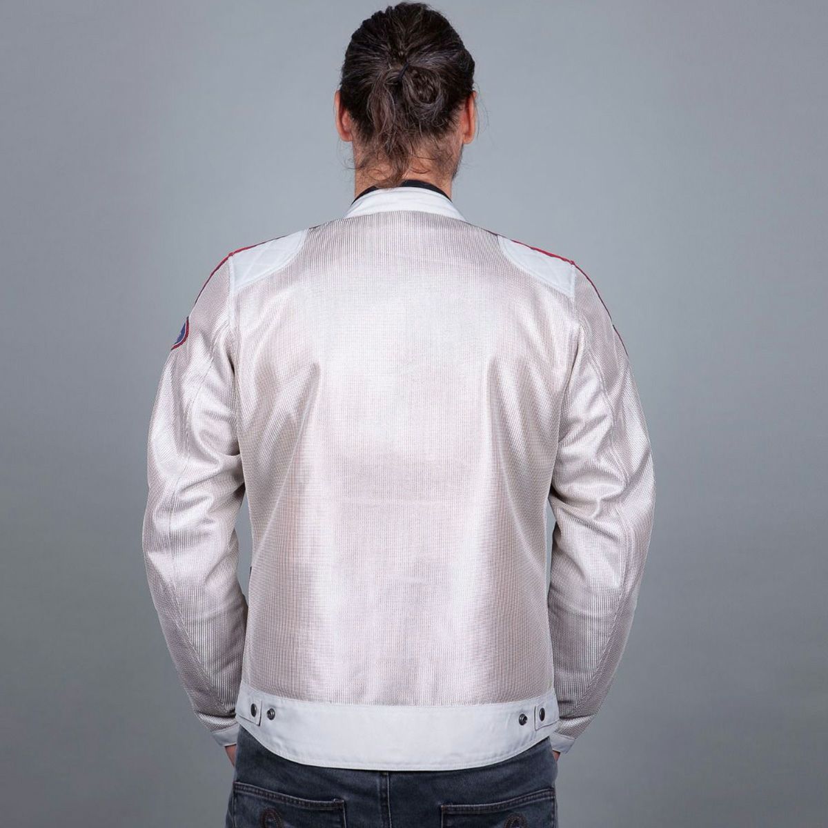 helstons｜ペース メッシュ ジャケット｜アウター｜シルバー｜モデル着用