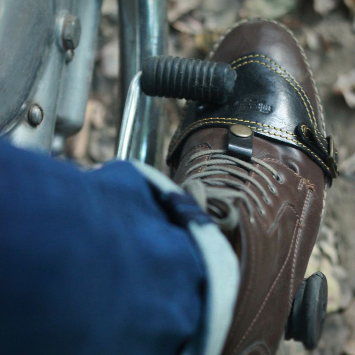 Trip Machine｜シュー プロテクター クラシック （右足用）｜シュープロテクター｜ブラック｜モデル着用