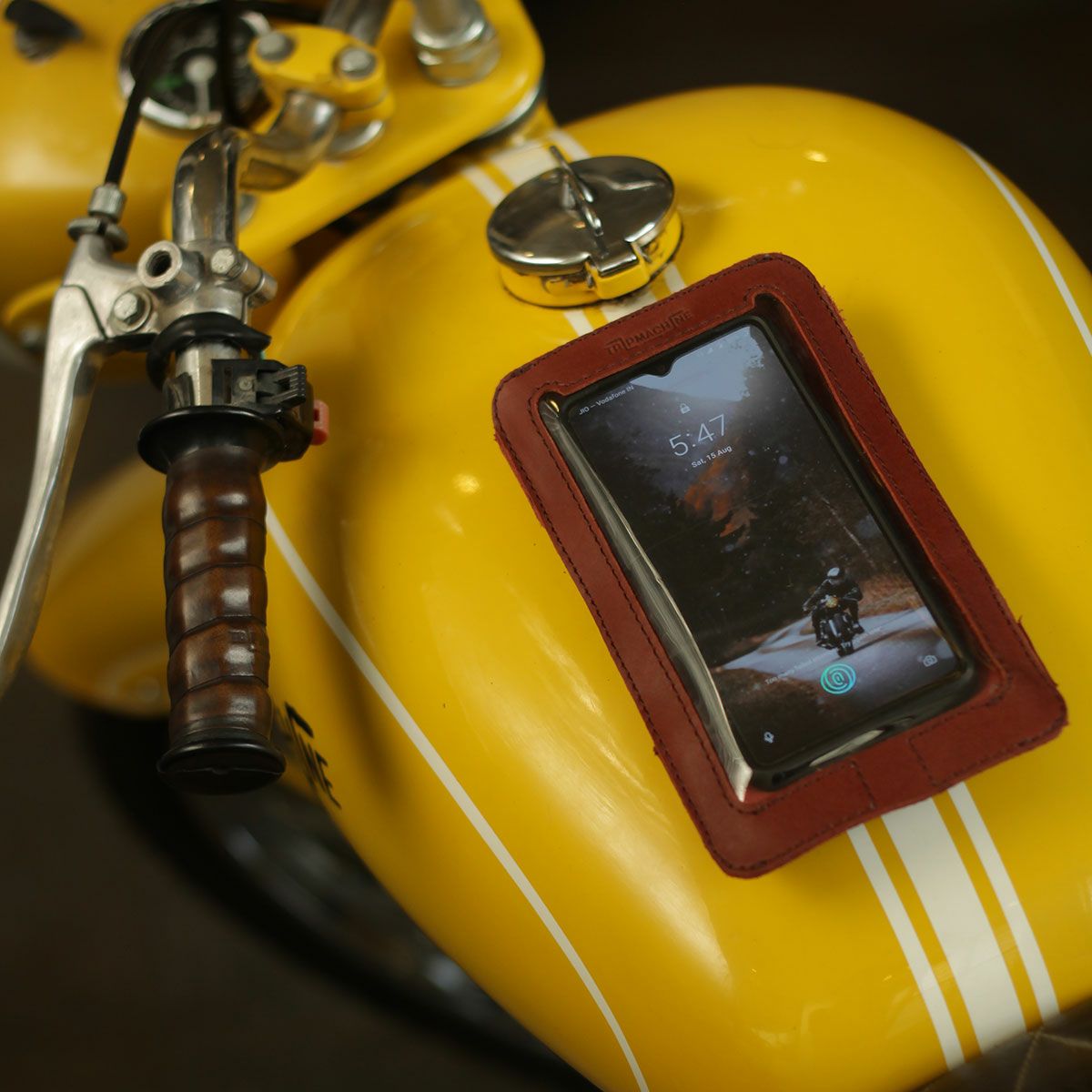 Trip Machine｜フォーン ポーチ｜その他雑貨｜チェリーレッド｜使用イメージ