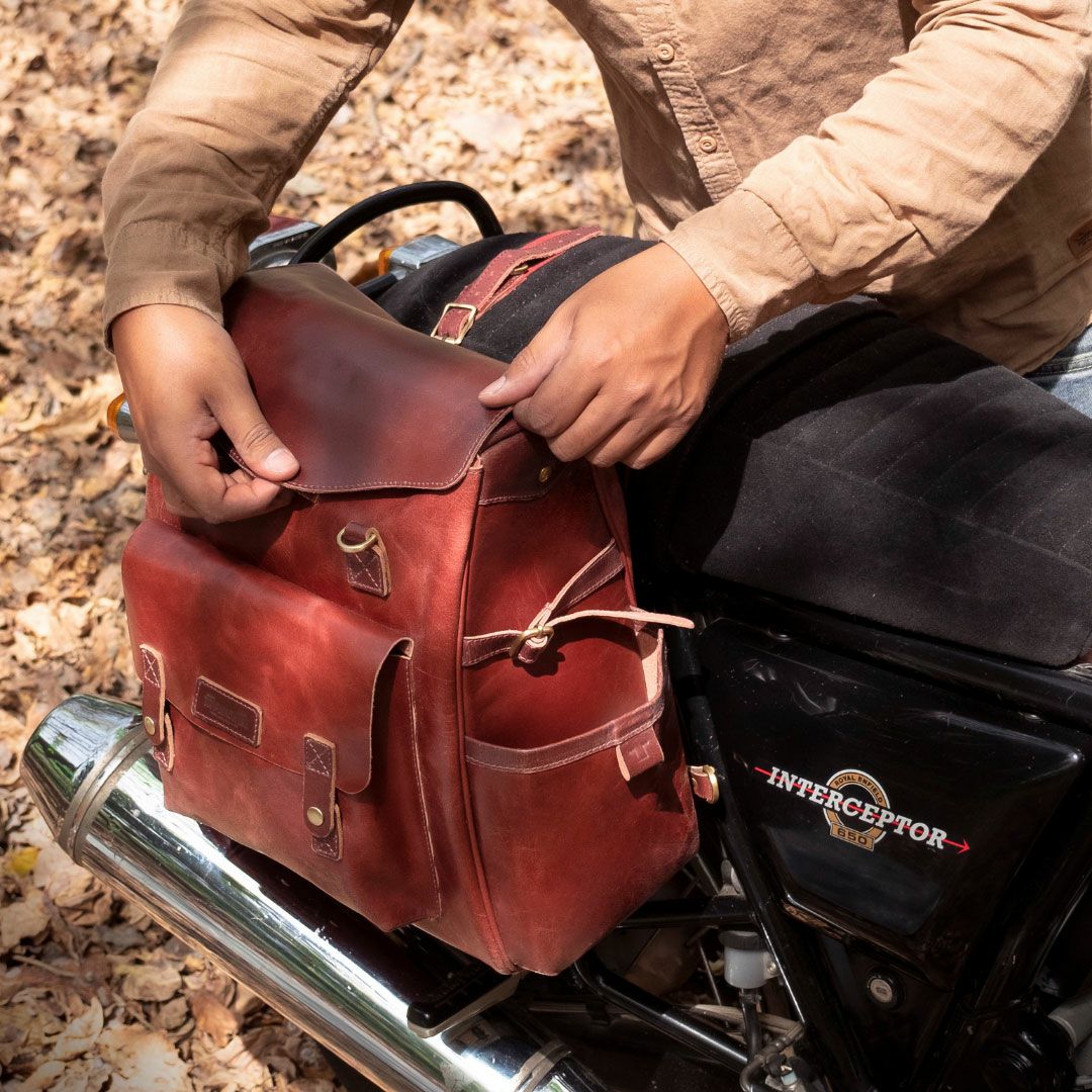 Trip Machine｜アウトランダー サドルバッグ｜バックパック｜チェリーレッド｜使用イメージ