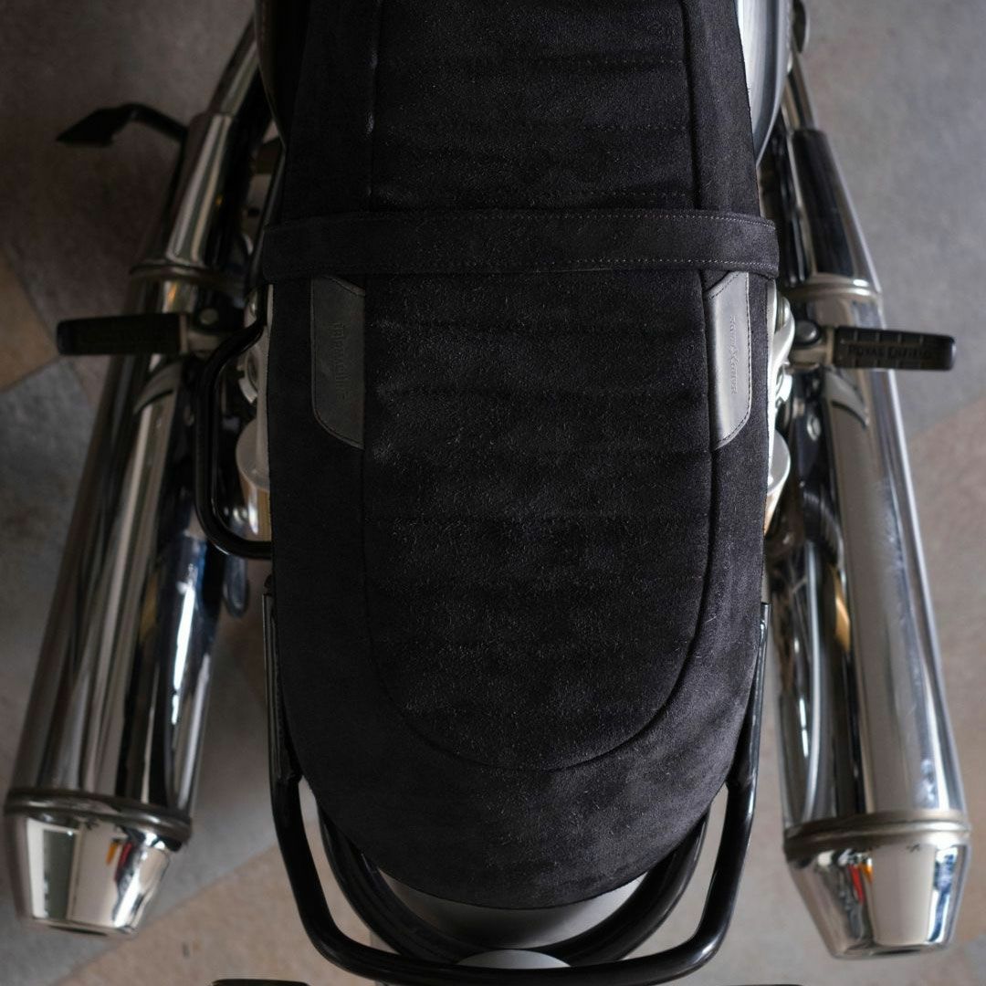 Trip Machine｜スエード ツーリング シート for ロイヤル・エンフィールド インターセプター650 / GT650｜その他雑貨｜ブラック｜使用イメージ