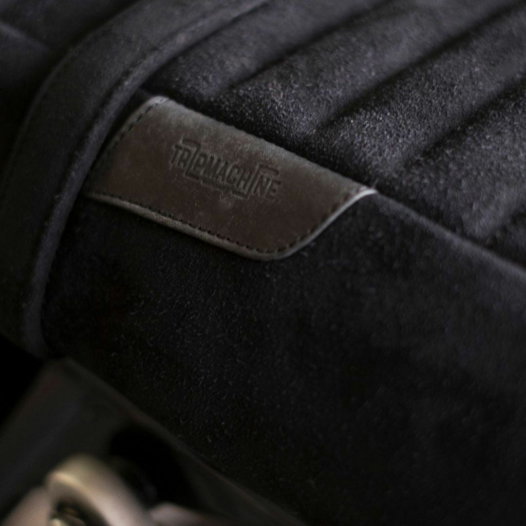 Trip Machine｜スエード ツーリング シート for ロイヤル・エンフィールド インターセプター650 / GT650｜その他雑貨｜ブラック｜使用イメージ