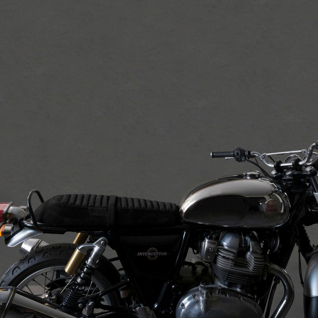 Trip Machine｜スエード ツーリング シート for ロイヤル・エンフィールド インターセプター650 / GT650｜その他雑貨｜ブラック｜使用イメージ