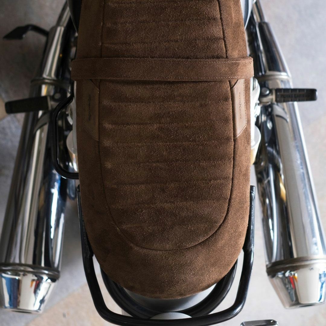 Trip Machine｜スエード ツーリング シート for ロイヤル・エンフィールド インターセプター650 / GT650｜その他雑貨｜タバコ｜使用イメージ