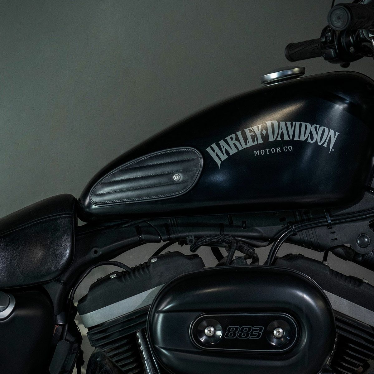 Trip Machine｜タンクパッド ミニ レザー クラシック ストライプ｜その他雑貨｜ブラック｜使用イメージ