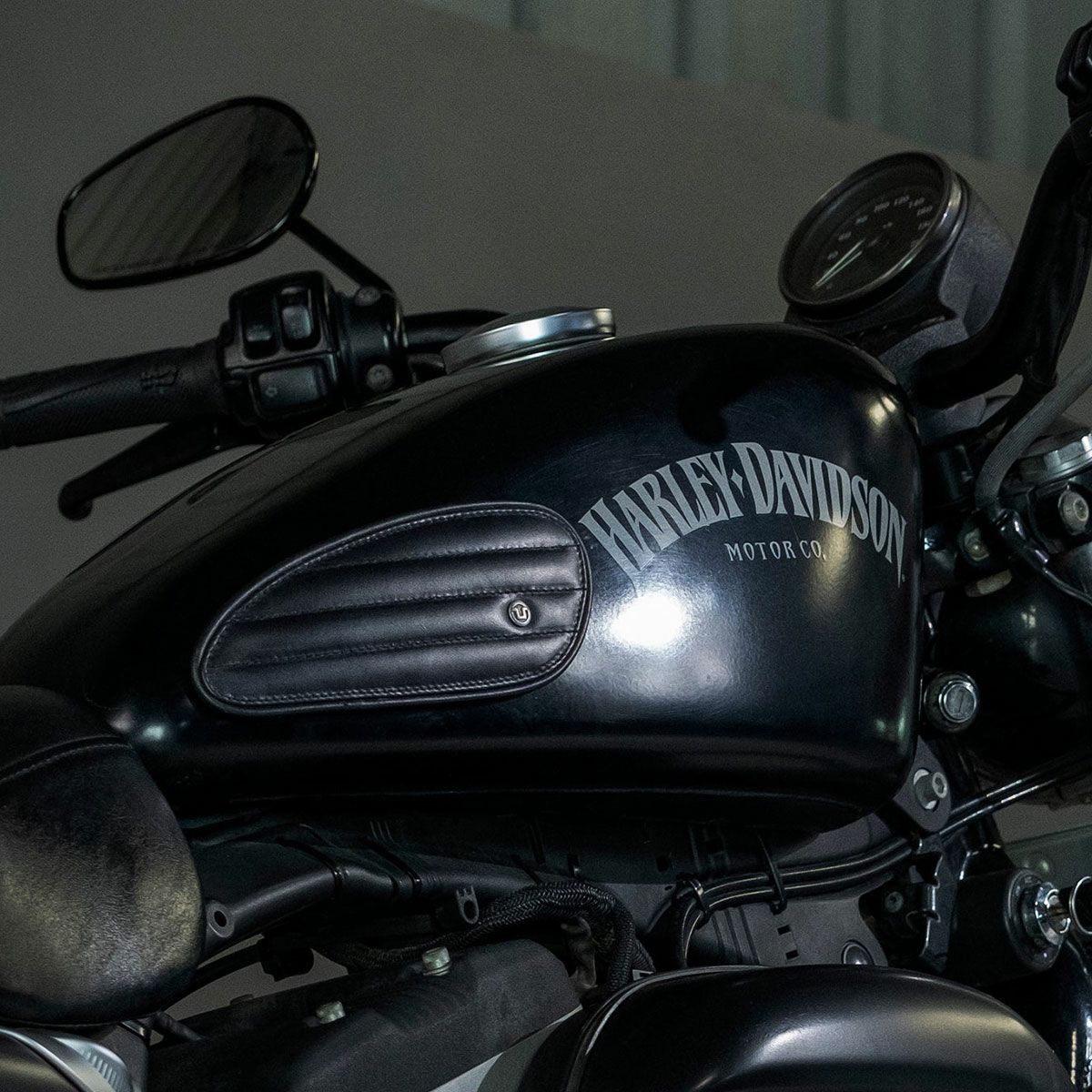 Trip Machine｜タンクパッド ミニ レザー クラシック ストライプ｜その他雑貨｜ブラック｜使用イメージ