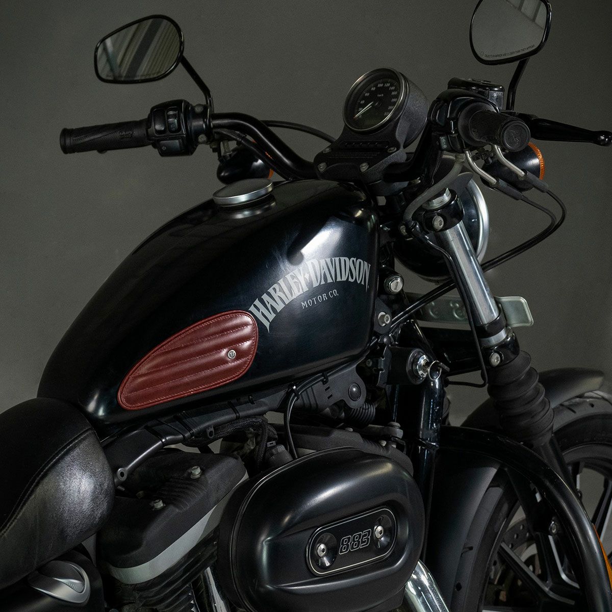 Trip Machine｜タンクパッド ミニ レザー クラシック ストライプ｜その他雑貨｜チェリーレッド｜使用イメージ