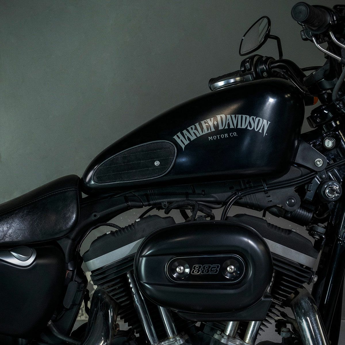 Trip Machine｜タンクパッド ミニ スエード クラシック ストライプ｜その他雑貨｜ブラックTrip Machine｜タンクパッド ミニ スエード クラシック ストライプ｜その他雑貨｜ブラック｜使用イメージ