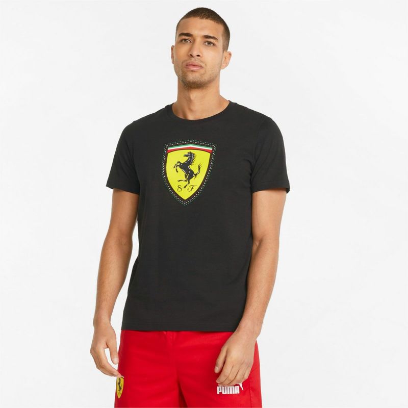 Ferrari｜スクーデリア・フェラーリ レース カラー シールド Tシャツ｜ブラック｜モデル着用