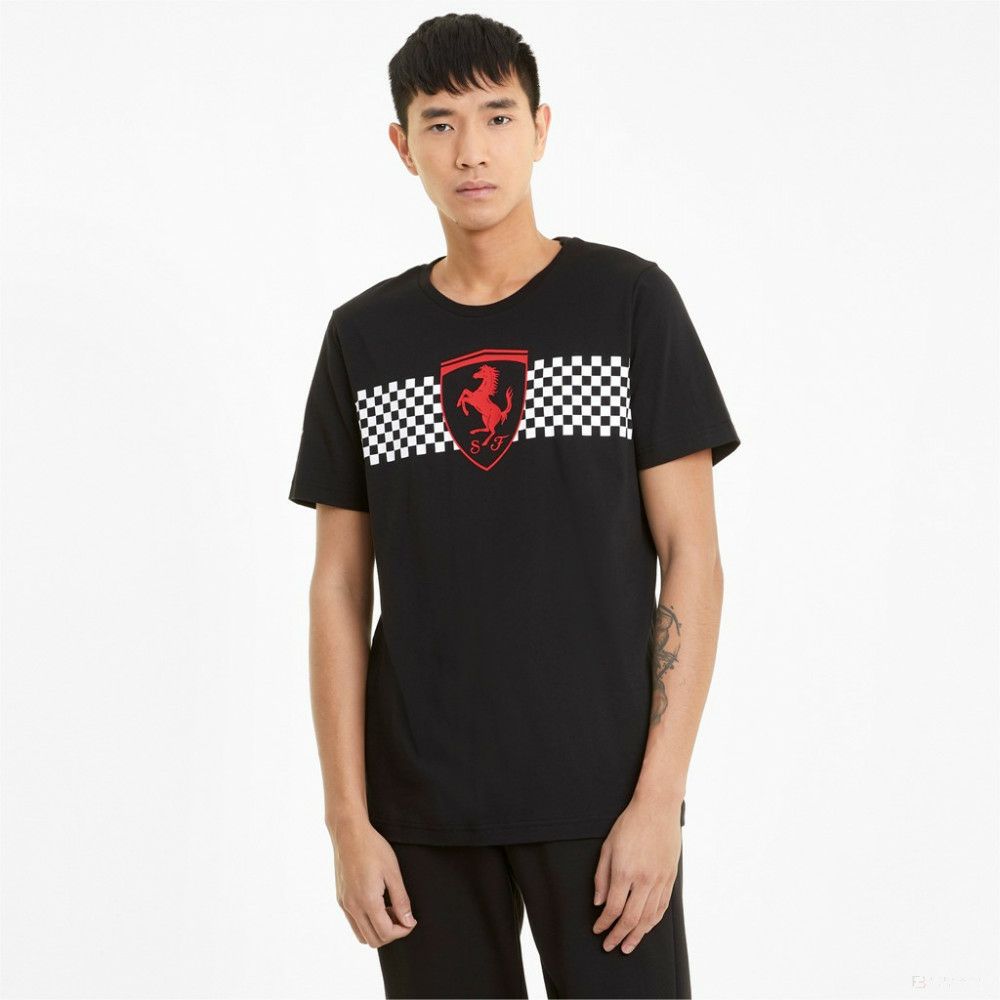 Ferrari｜スクーデリア・フェラーリ チェッカード フラッグ Tシャツ｜ブラック｜モデル着用