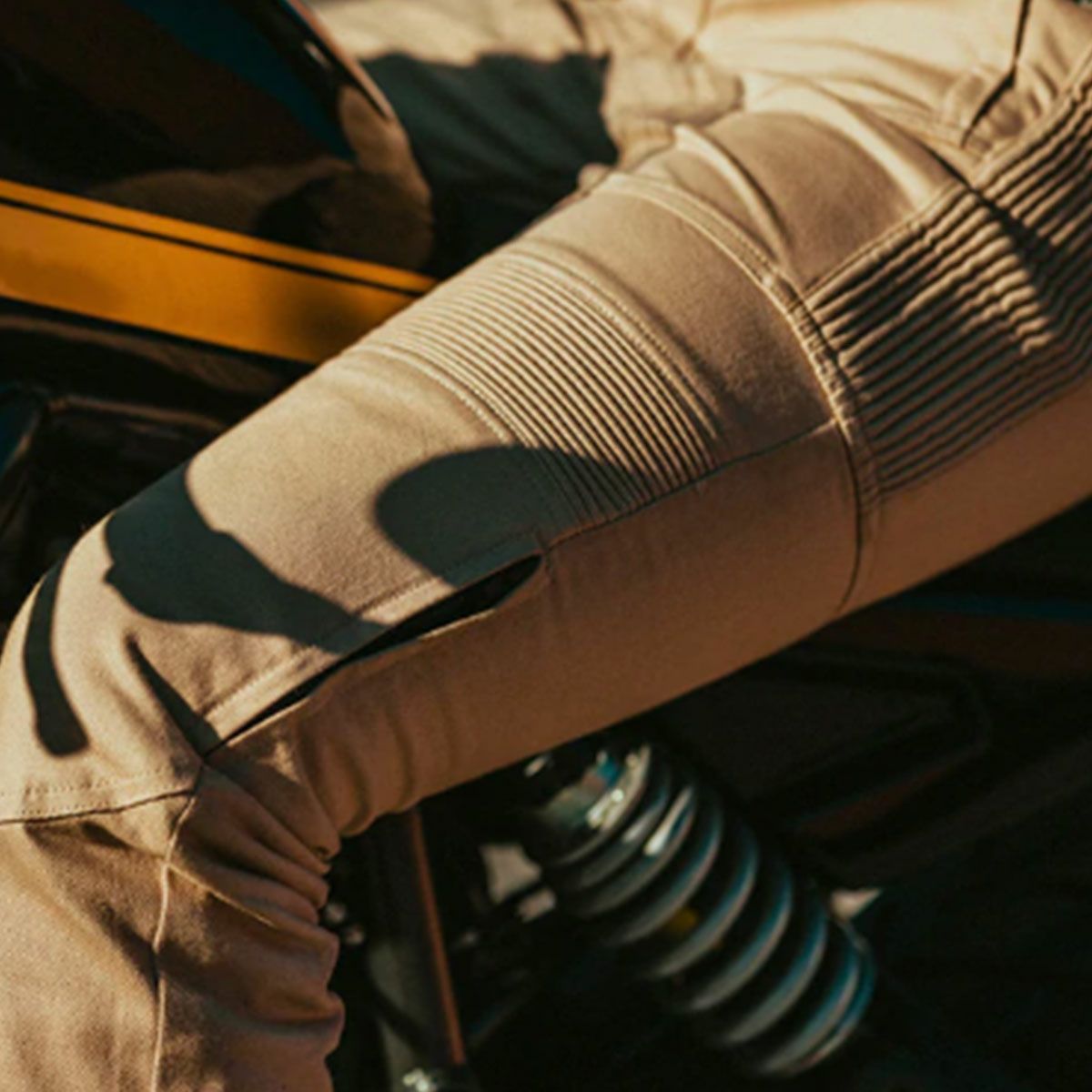 Fuel Motorcycles｜マーシャル パンツ｜その他パンツ｜サンド｜モデル着用