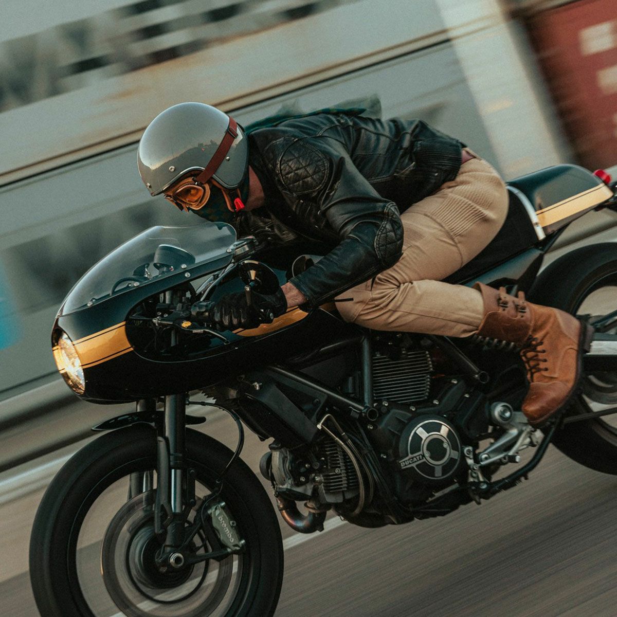 Fuel Motorcycles｜マーシャル パンツ｜その他パンツ｜サンド｜モデル着用