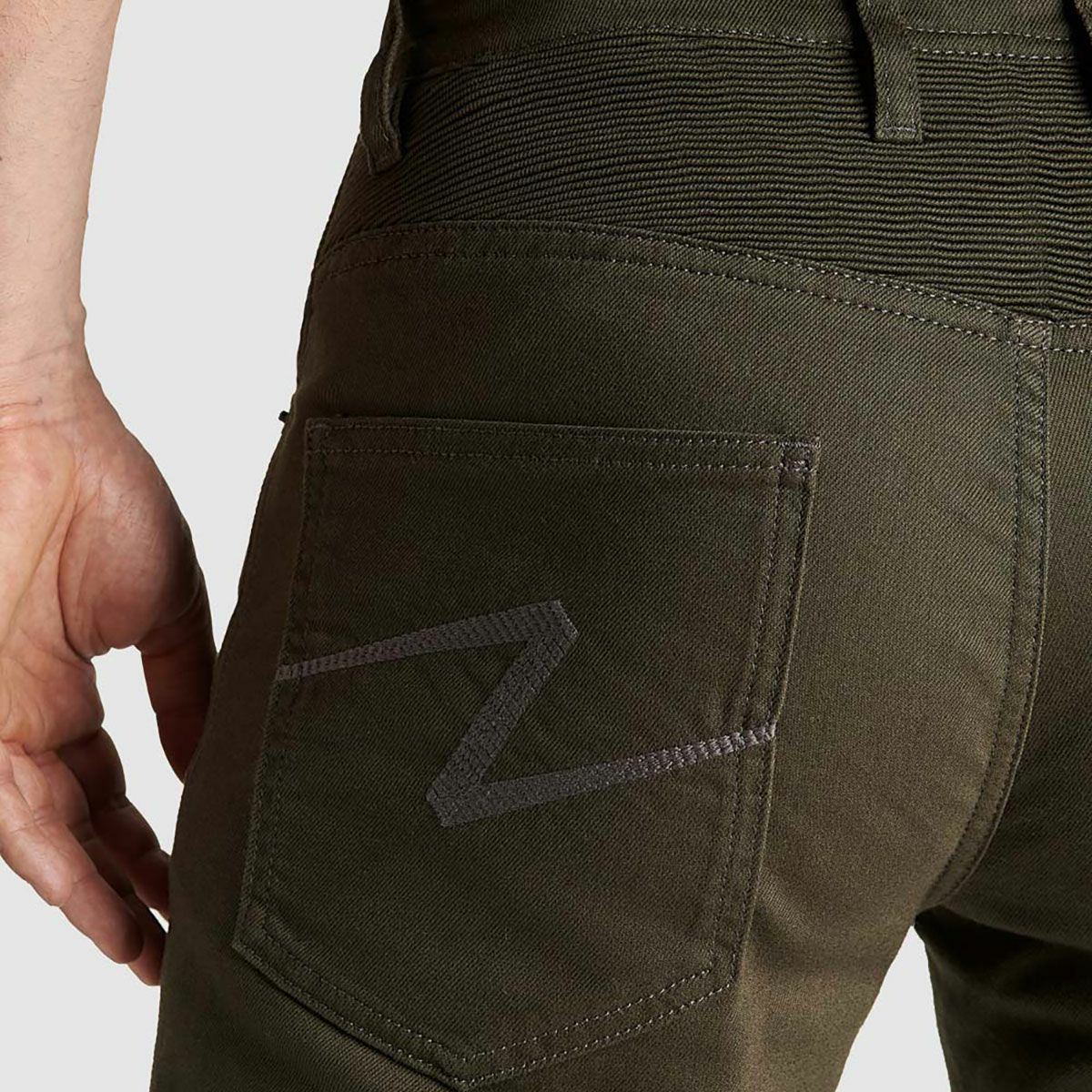 PANDO MOTO｜カール コア 01｜デニム｜カーキ｜モデル着用