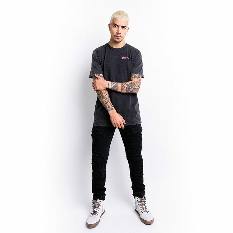 John Doe｜”スネークオンファイア” Tシャツ｜｜モデル着用