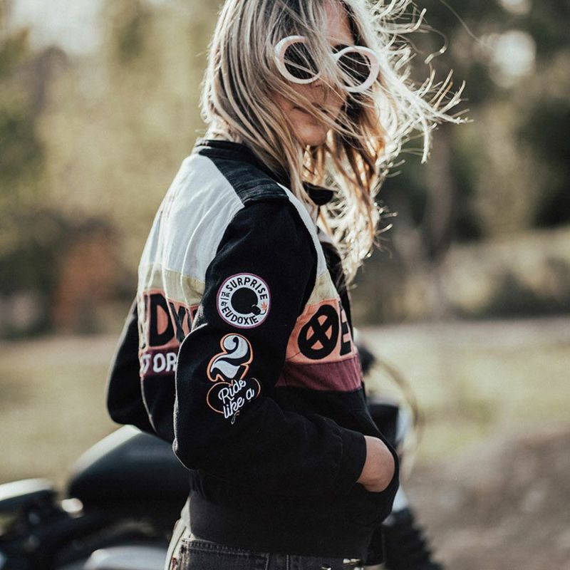 EUDOXIE｜テクニカル レーシング ジャケット｜ファブリック｜ブラック×オレンジ｜モデル着用