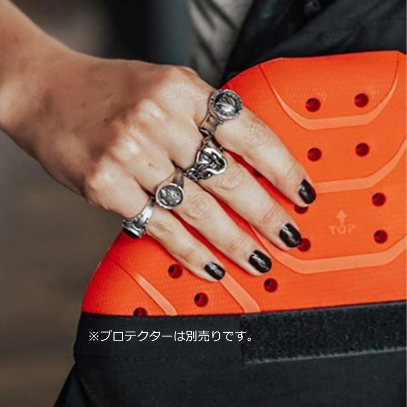 EUDOXIE｜テクニカル レーシング ジャケット｜ファブリック｜ブラック×オレンジ｜モデル着用