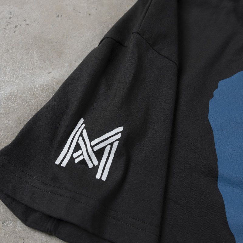 Maria Riding Company｜エストリル レース トラック スペシャル エディション Tシャツ｜ダークグレー