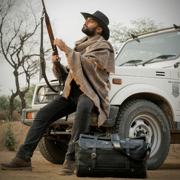 Trip Machine｜アウトロー ダッフル バッグ｜ショルダー｜クラシックブラック｜使用イメージ