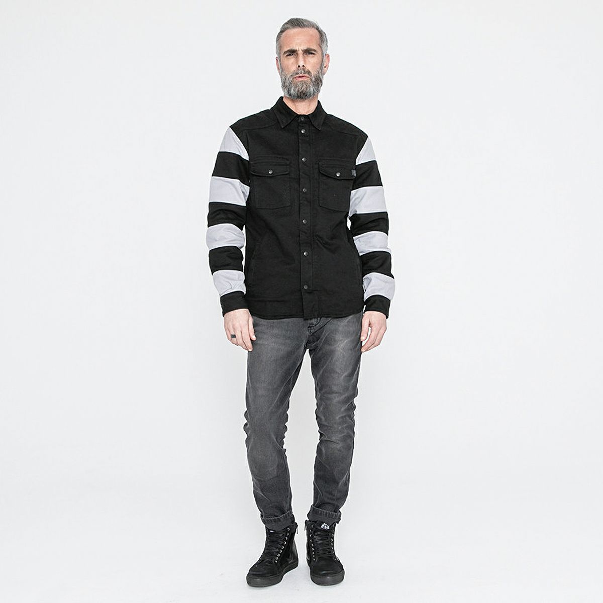 John Doe｜XTM モトシャツ プリズン｜ファブリック｜ブラック×ホワイト｜モデル着用