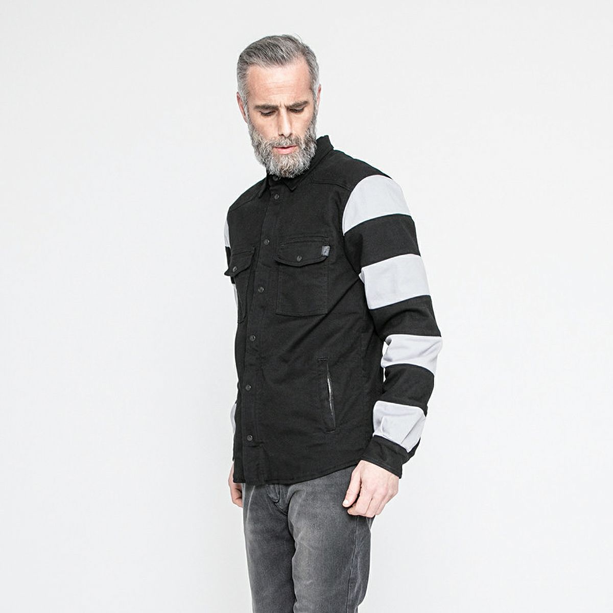 John Doe｜XTM モトシャツ プリズン｜ファブリック｜ブラック×ホワイト｜モデル着用