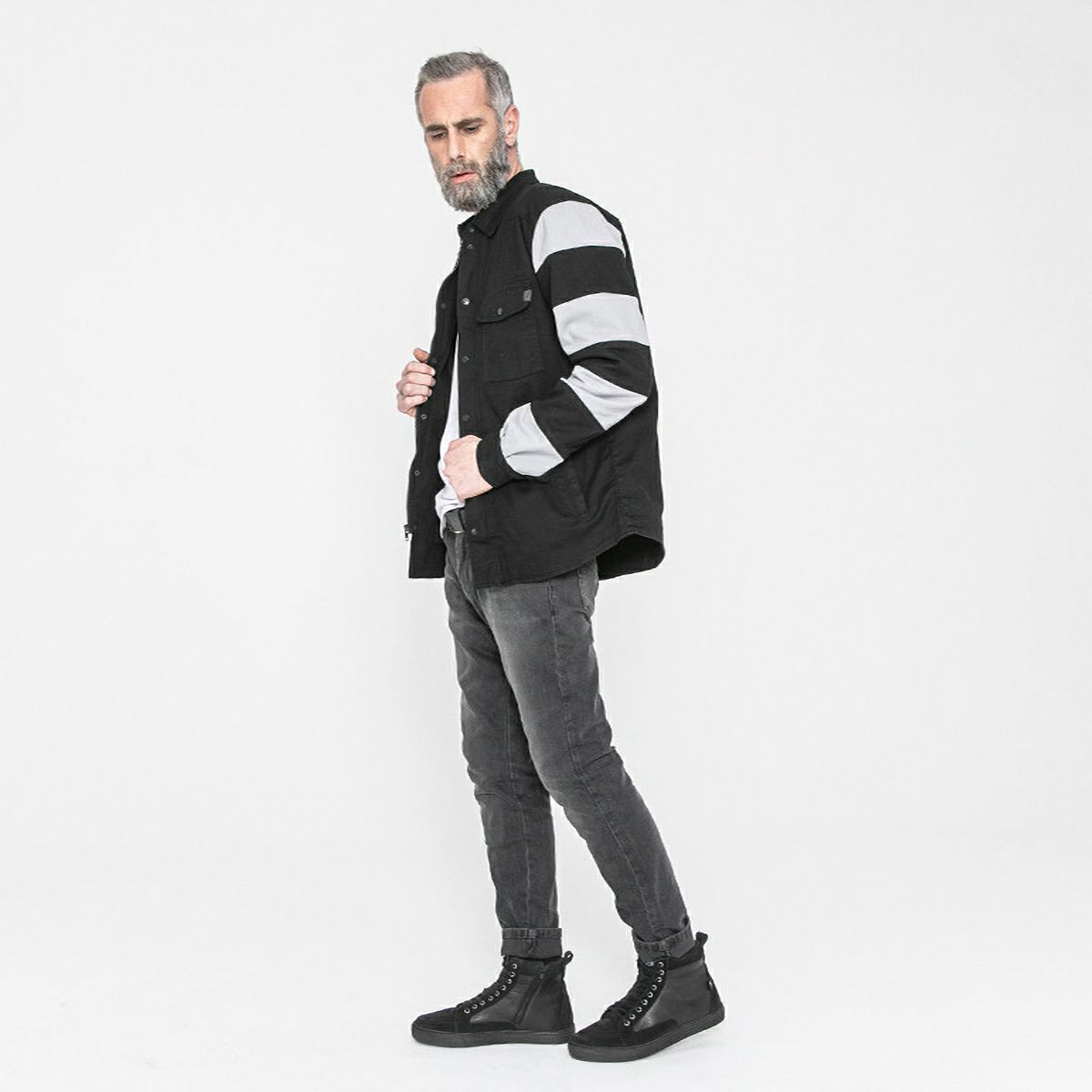 John Doe｜XTM モトシャツ プリズン｜ファブリック｜ブラック×ホワイト｜モデル着用