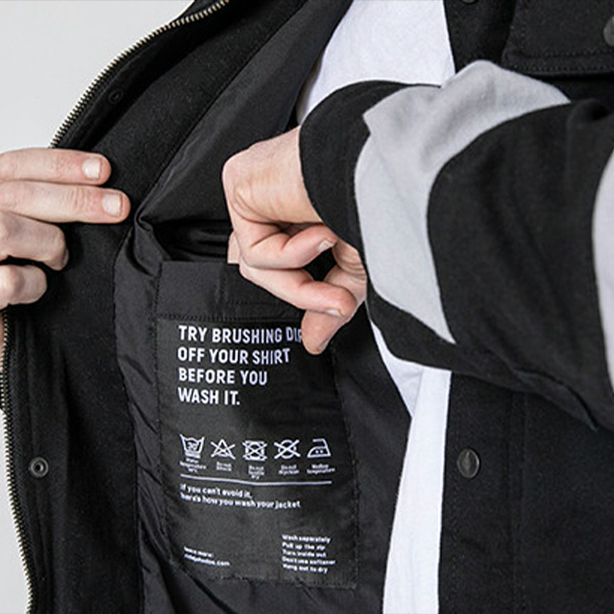 John Doe｜XTM モトシャツ プリズン｜ファブリック｜ブラック×ホワイト｜モデル着用